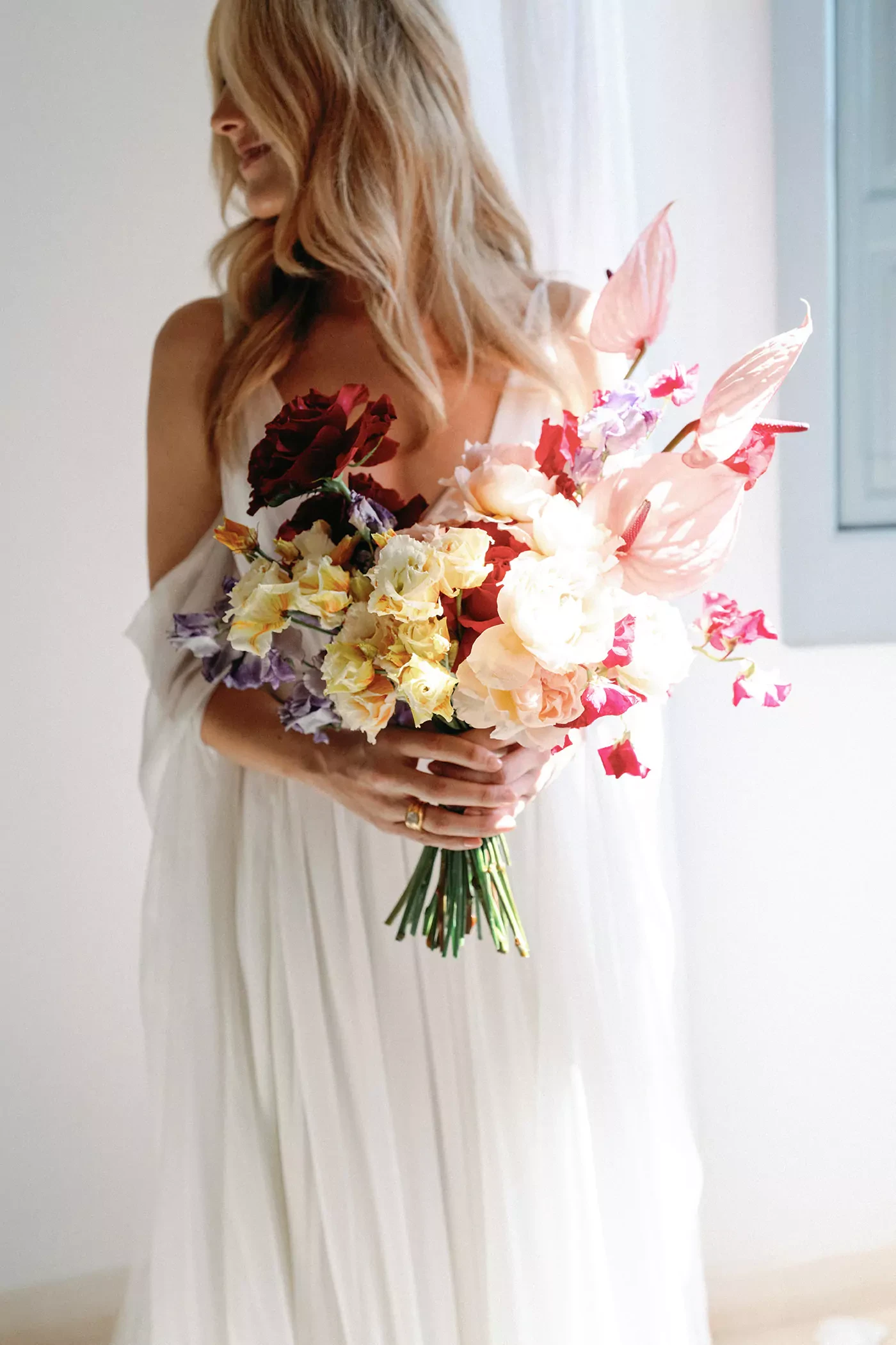 Bride portrait with bouquet, before the wedding