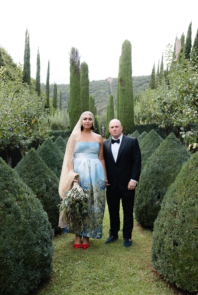 Cover Bride and groom portrayed at Villa Cetinale