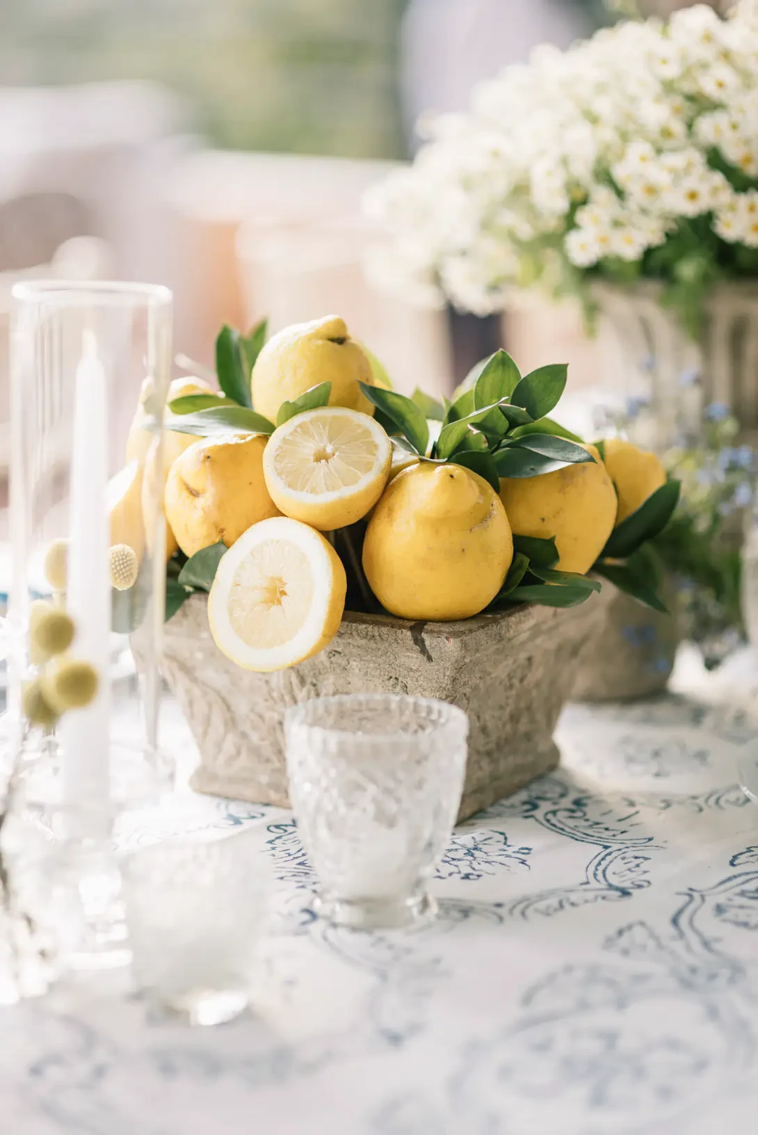 Decoration with lemons for welcome dinner