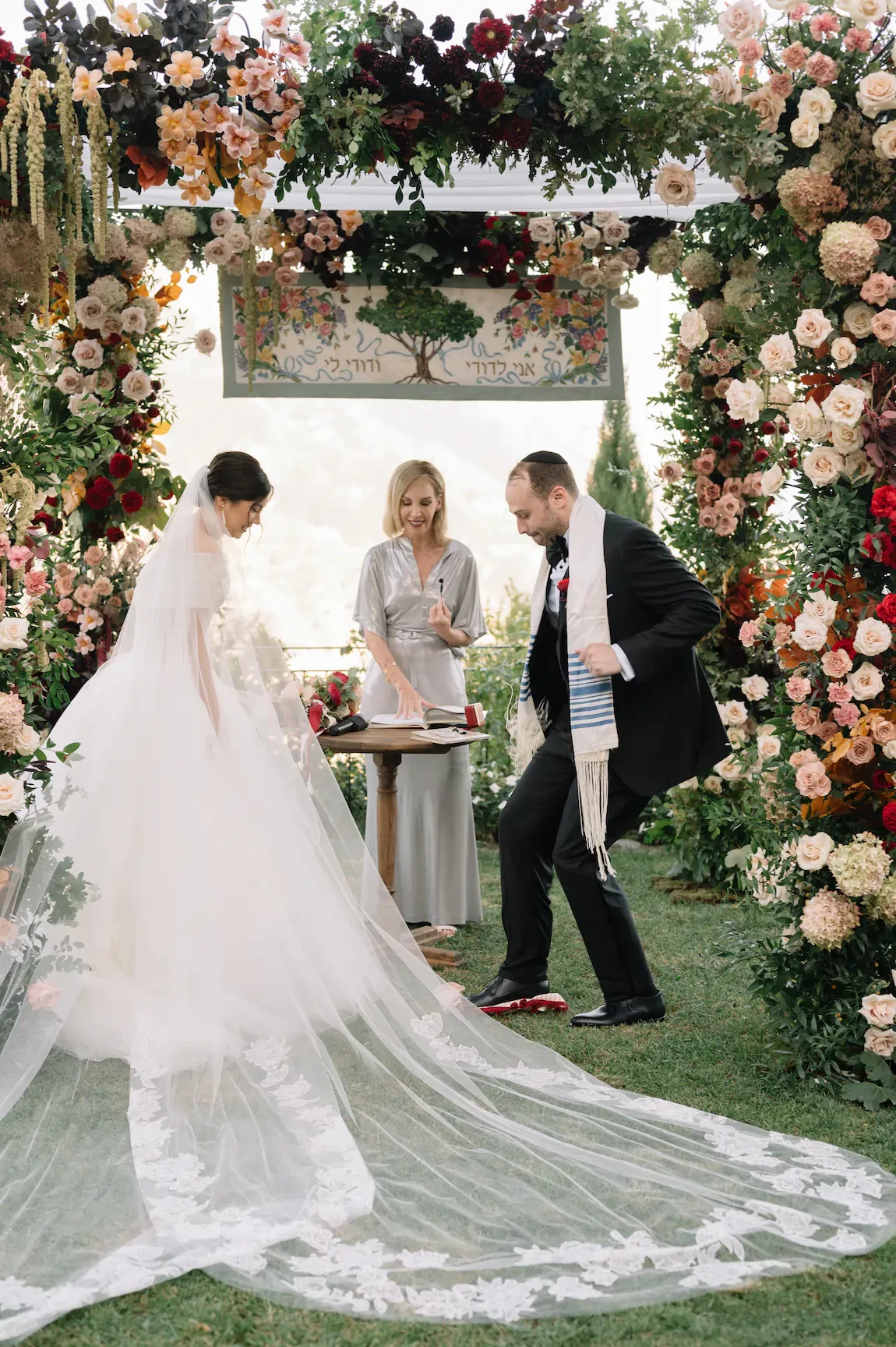  Groom Breaking the glass 