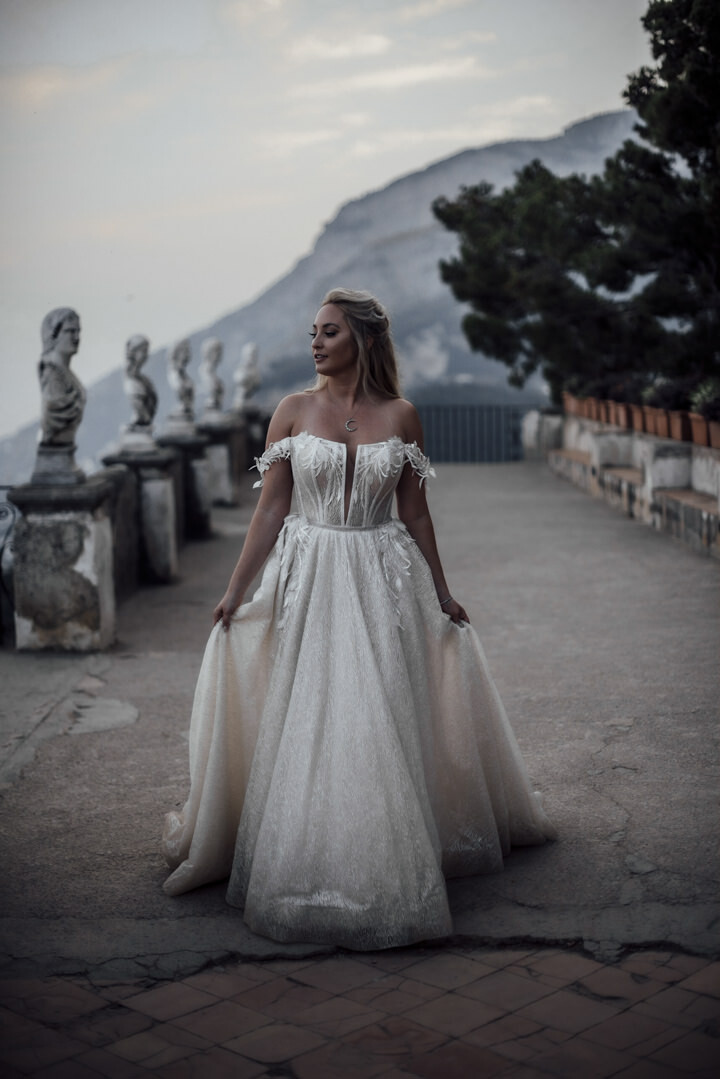 Portrait of the bride in the gardens of Villa Cimbrone