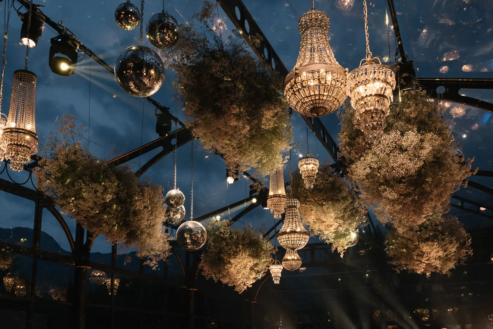 chandeliers and wedding floral decorations in Villa Balbiano