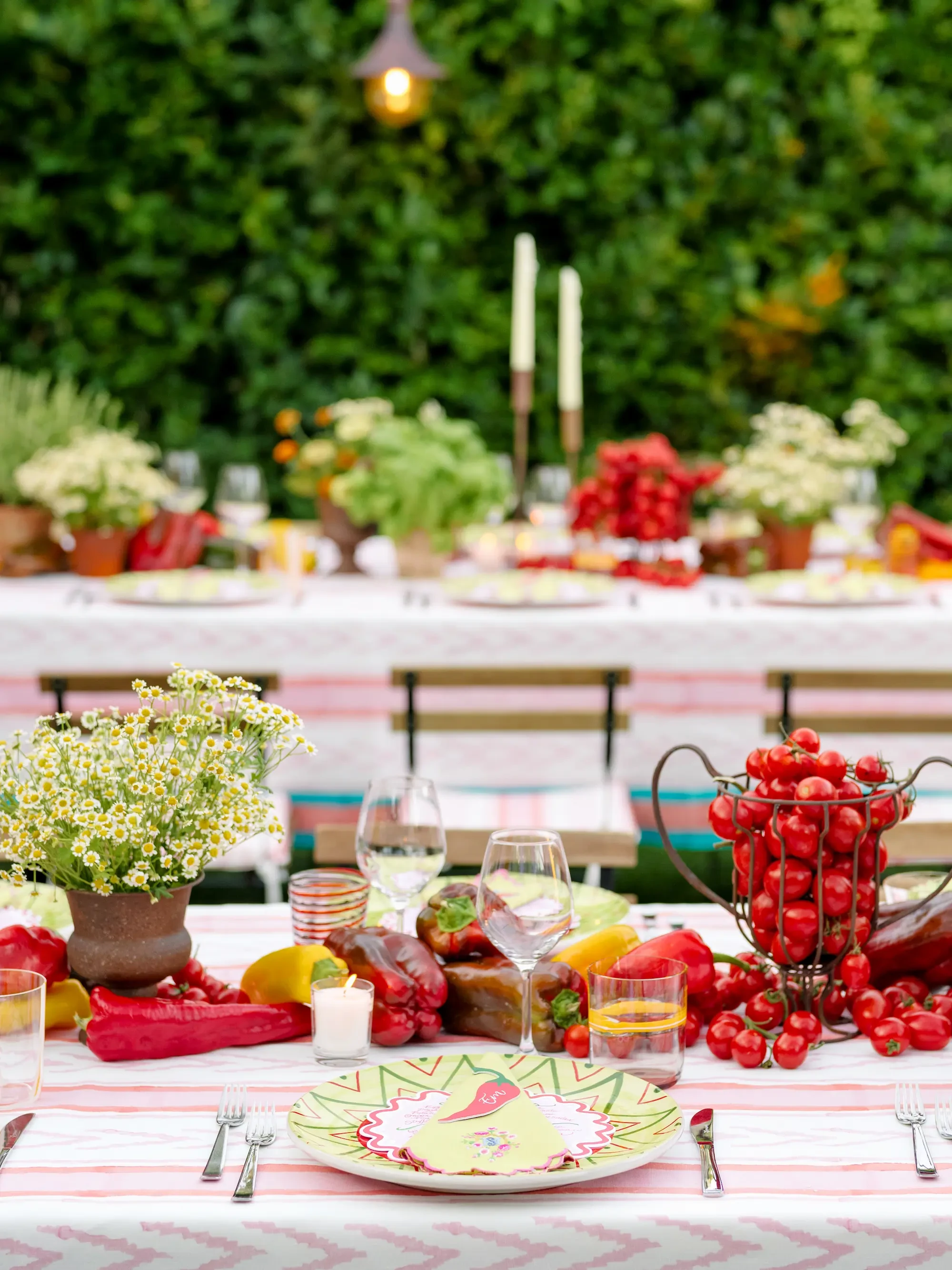 welcome dinner place setting with fresh tomatoes and flowers