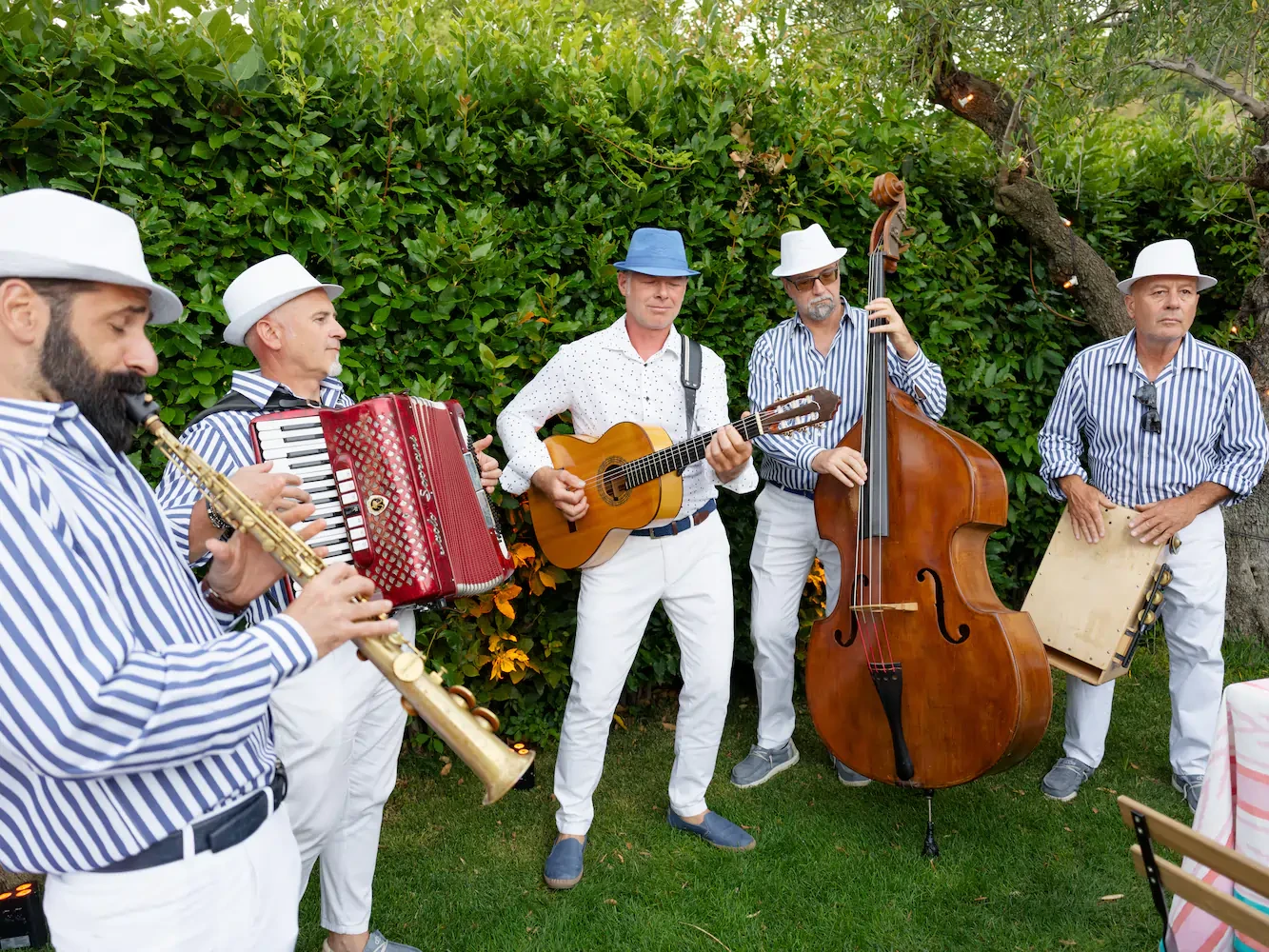welcome dinner live folk music entertainment in ravello