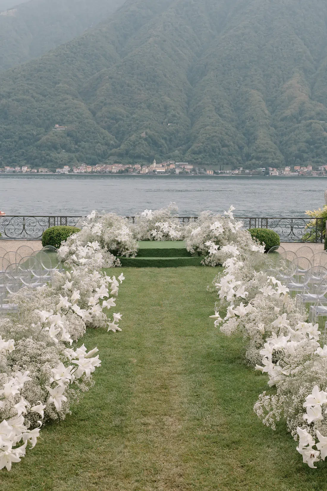 Wedding ceremony in the garden of Villa Balbiano on Como Lake