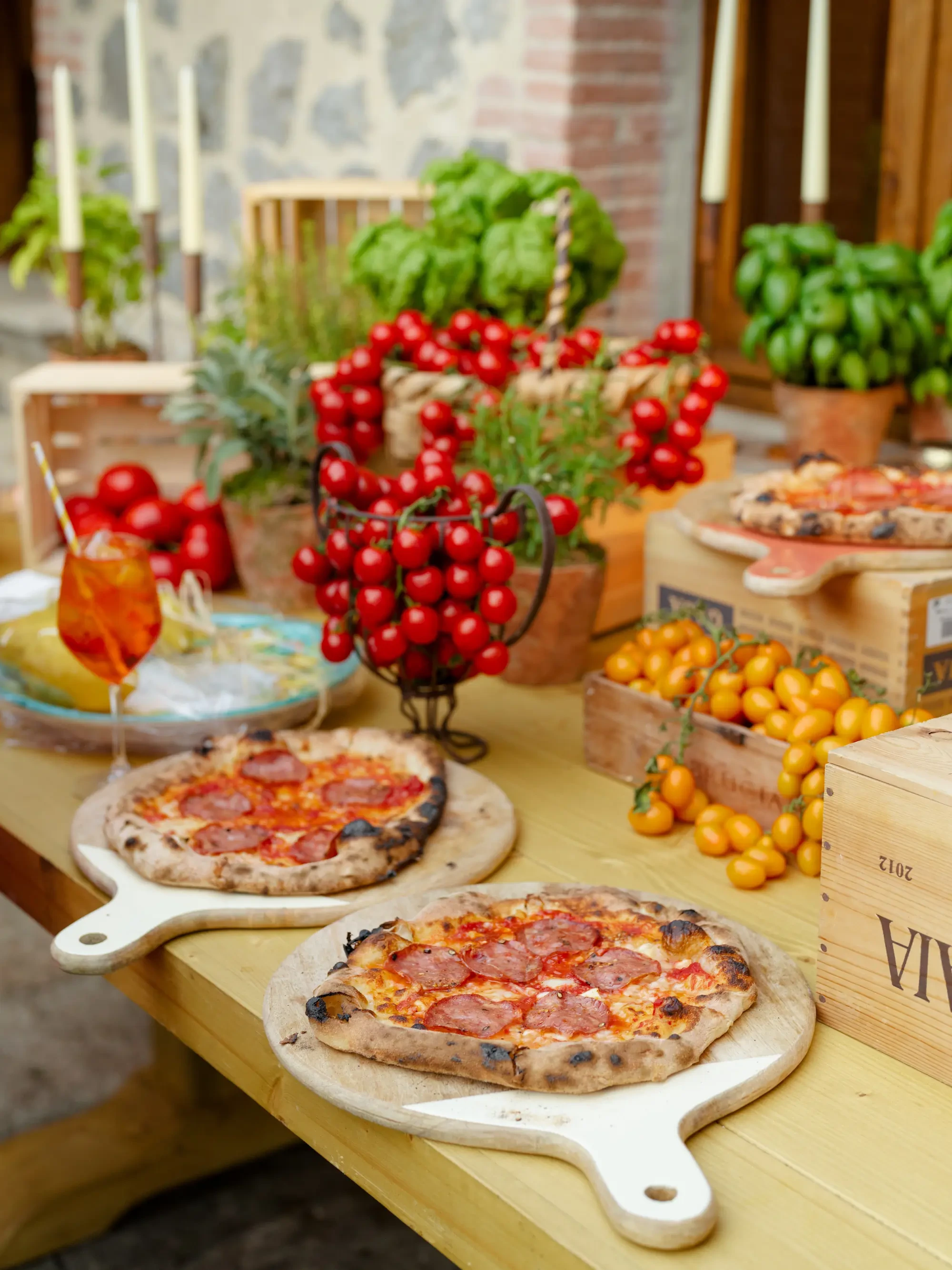welcome dinner pizza with fresh tomatoes decorations 